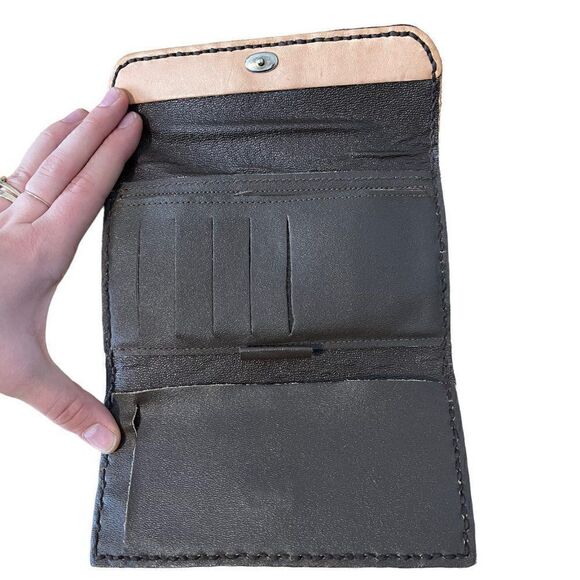 Vintage Hand Tooled Brown Tan Leather Floral Kiss Lock Western Boho Wallet - Picture 4 of 9
